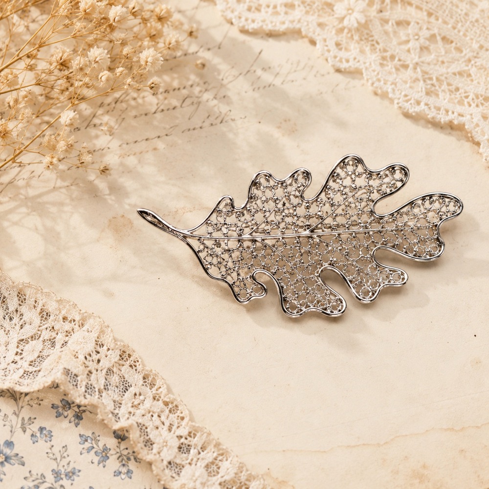 Sarah Coventry Oak Leaf Brooch Silver Tone Openwork Filigree Vintage Pin OS